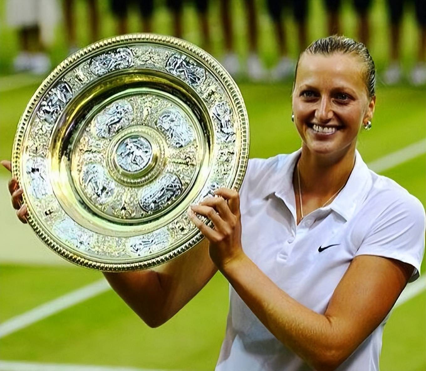 科维托娃回归赛场，出色防守首场状态亮眼，TES观众沸腾！